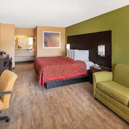 Days Inn By Wyndham Tupelo-2