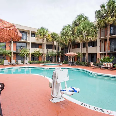 Days Inn & Suites By Wyndham Orlando Airport-2