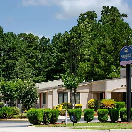 Howard Johnson By Wyndham Wilmington-2