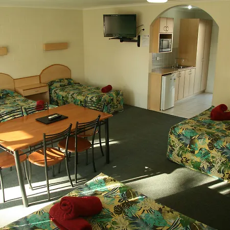 Colonial Court Motor Inn-3