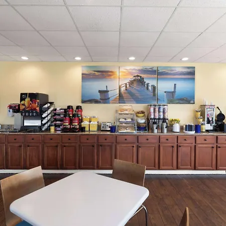 Days Inn By Wyndham Biloxi Beach-3