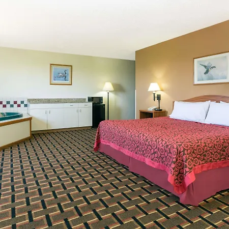 Days Inn By Wyndham Paxton-3