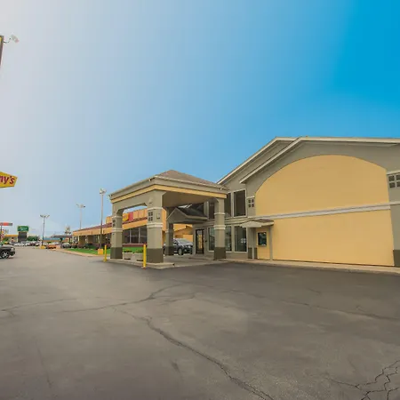 Super 8 By Wyndham Oklahoma Airport Fairgrounds West-3