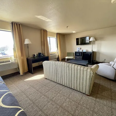 Super 8 By Wyndham Macon-3