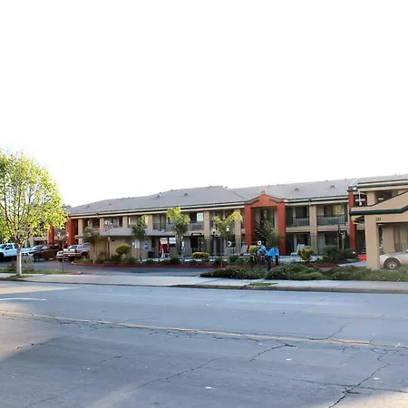 Super 8 By Wyndham Salinas-3