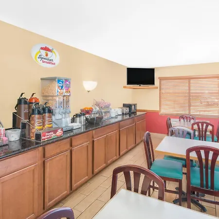Super 8 By Wyndham Marshalltown-3