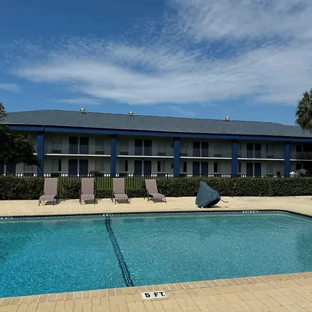 Days Inn By Wyndham Crystal River-2