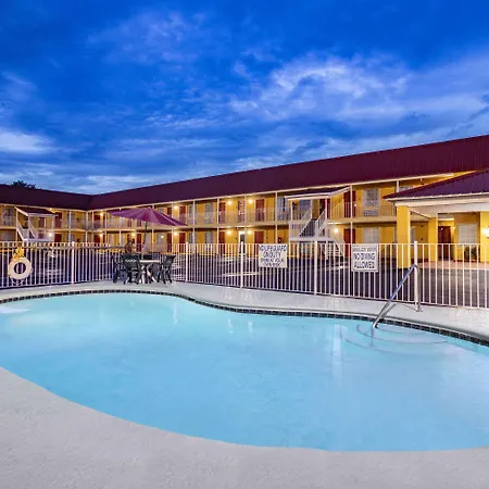 Days Inn By Wyndham Barnwell-3