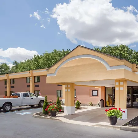 Super 8 By Wyndham Logansport-2