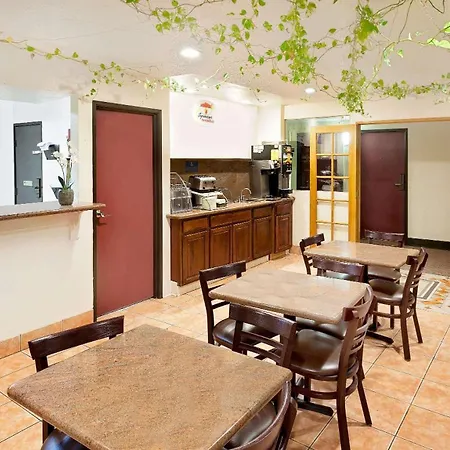 Super 8 By Wyndham Yucca Val/Joshua Tree Nat Pk Area-3