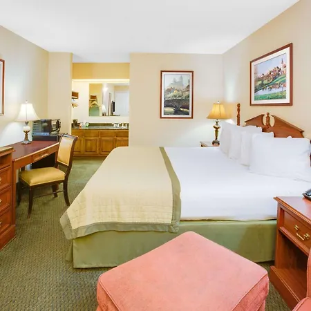 Baymont By Wyndham Ozark-3