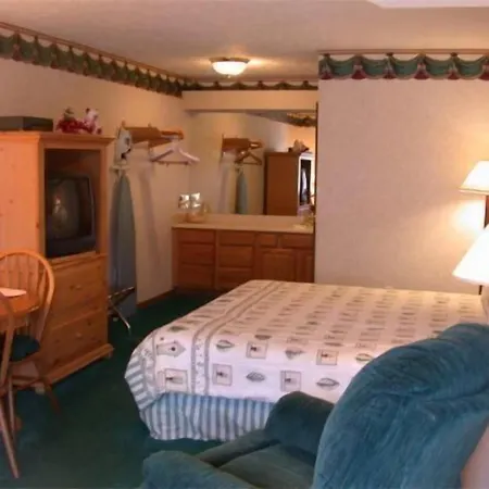 Townhouse Inn & Suites Omaha-3