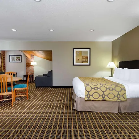 Baymont By Wyndham Harvard-3