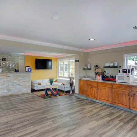 Westbridge Inn & Suites-3