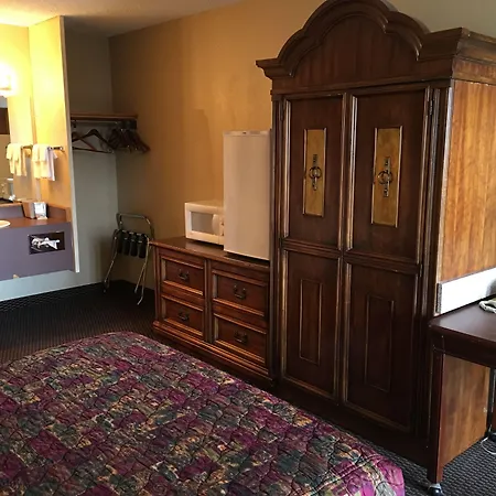 Cedars Inn Lewiston-2