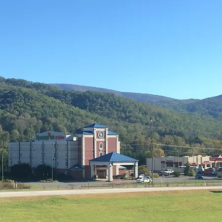 Mountain Inn & Suites-3