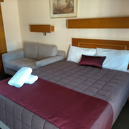 Country Motor Inn-3
