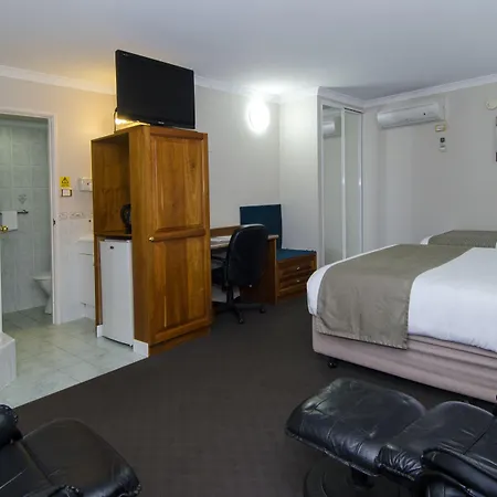 Quality Inn Railway Motel-3