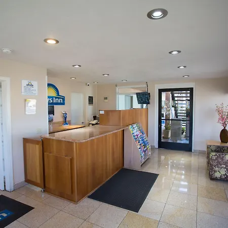 Days Inn By Wyndham Oceanside-2