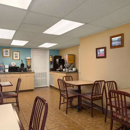 Super 8 By Wyndham Austin Downtown/Capitol Area-3