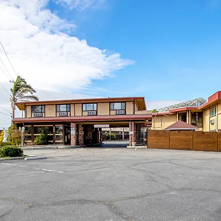 Red Roof Inn & Suites Monterey-2