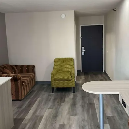 Microtel Inn And Suites Clarksville-3