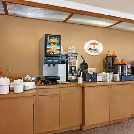 Super 8 By Wyndham Los Angeles Downtown-2
