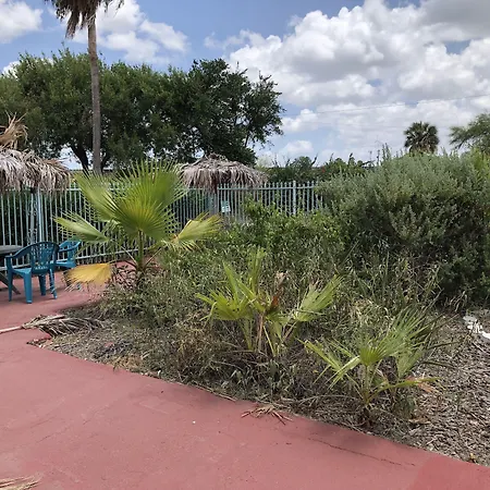 University Inn & Suites Brownsville-3
