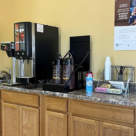 Super 8 By Wyndham Carbondale-3