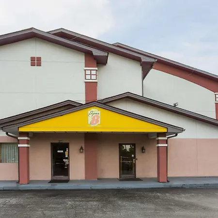 Super 8 By Wyndham Greensboro/Coliseum/Conv.-2