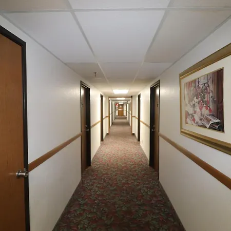 Travelodge By Wyndham Redwood Falls-3