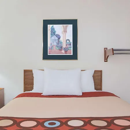 Super 8 By Wyndham Douglas-3
