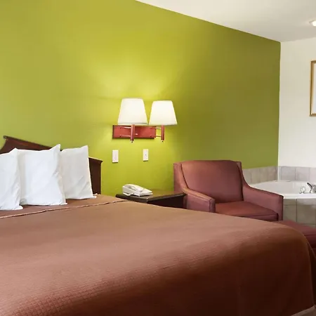 Howard Johnson By Wyndham Grand Prairie Near Lone Star Park-3