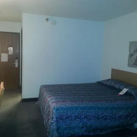 Norwood Inn And Suites - Minneapolis-St Paul Roseville-2
