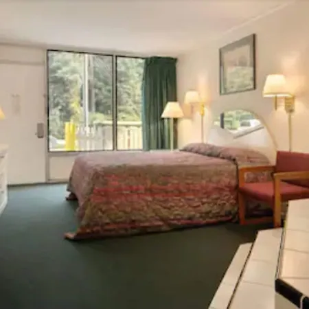 Super 8 By Wyndham Carlisle North-3