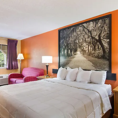 Americas Best Value Inn Darien-3