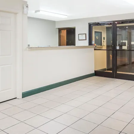 Super 8 By Wyndham Cleveland-2