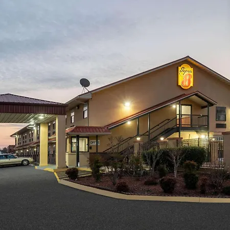 Super 8 By Wyndham Cleveland-3