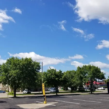 Super 8 By Wyndham St. Cloud-3