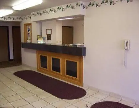 Budget Host Inn & Suites North Branch-2