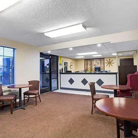 Super 8 By Wyndham Clarksville East-2