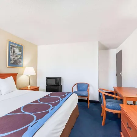 Super 8 By Wyndham Montgomery Maybrook-2
