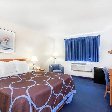 Super 8 By Wyndham Montgomery Maybrook-3