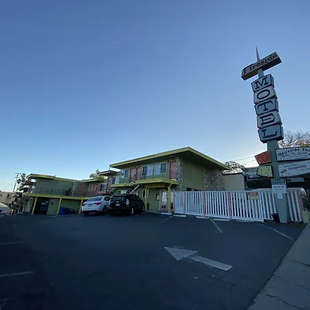 Fireside Inn By The Beach Boardwalk & Bowling-3