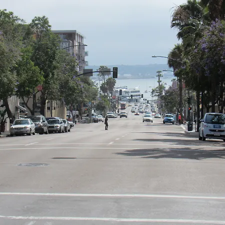 Harborview Inn & Suites-Convention Center-Airport-Gaslamp-Seaworld-Zoo-Balboa Park-3