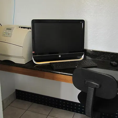 Super 8 By Wyndham Dumas Tx-3