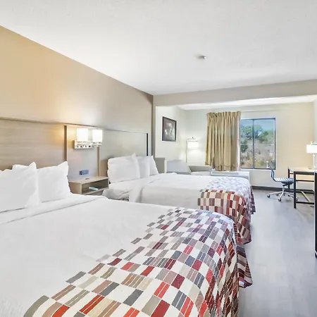 Red Roof Inn & Suites Fayetteville-Fort Bragg-3