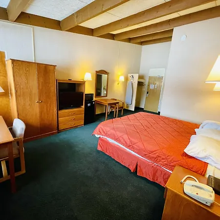 Knights Inn Liberty-3