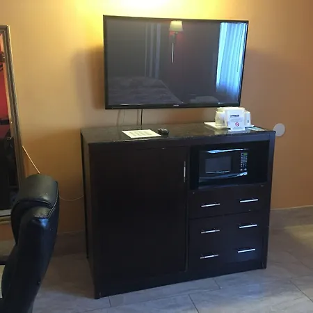 Travelodge By Wyndham Bay Shore Long Island-3