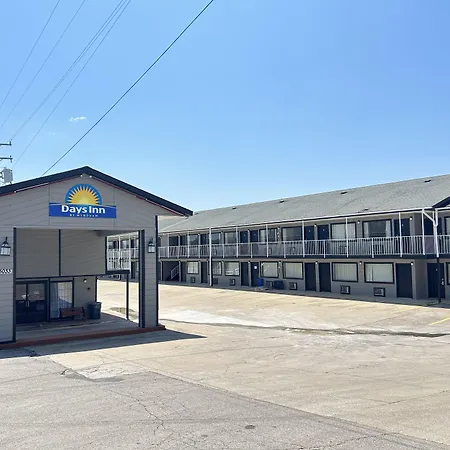 Days Inn By Wyndham Branson Near Theatre District-3